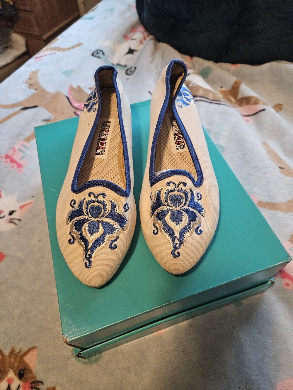 BRAND NEW ** Women's Cream Slip-On Flats with Blue Embroidery